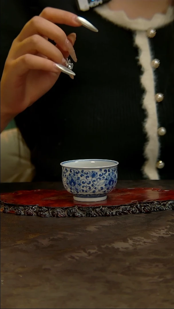 【闪购商品】青花手绘缠枝莲主人杯