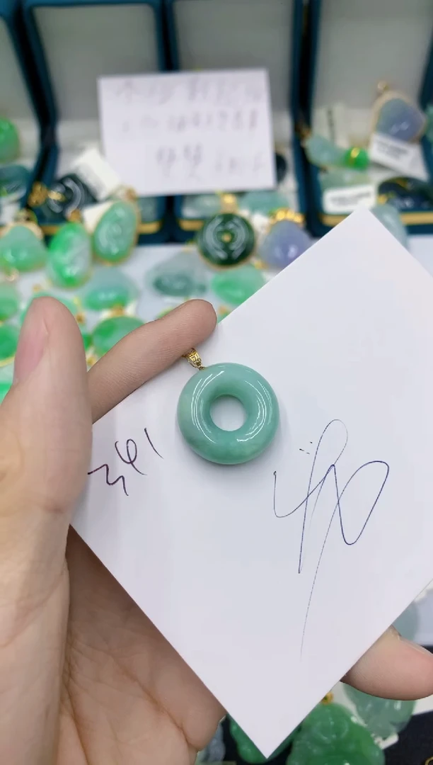 翡翠18K金镶嵌颈饰11111