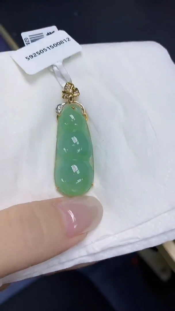 翡翠18K金镶嵌颈饰天然缅甸翡翠A货