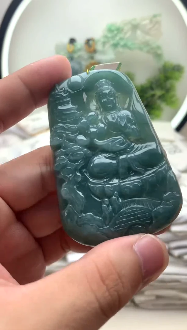 颈饰未镶嵌翡翠山水观音