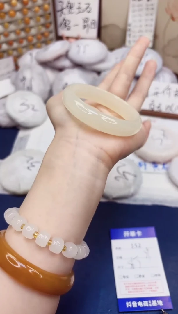 石英质玉手镯未镶嵌152-玉兰白-圈口56