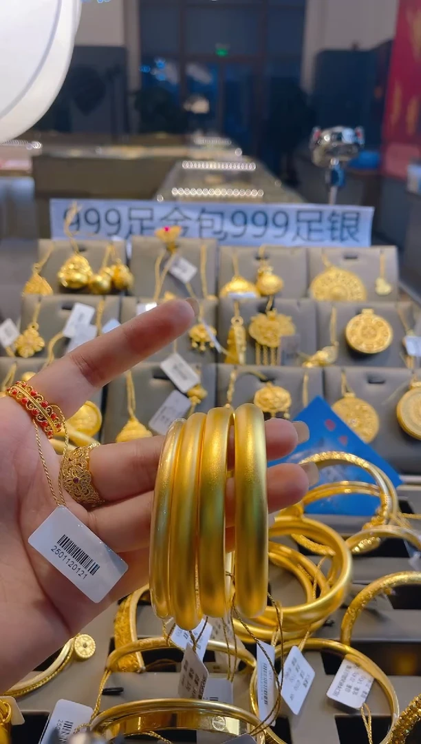 无足银小****）小优闭口镯