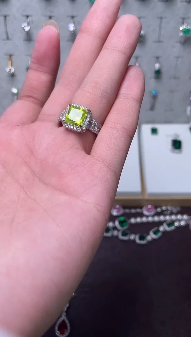 合金合成钻石金绿戒指