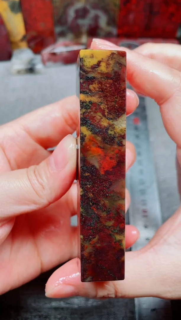 桂林鸡血玉素章2.0左右红4
