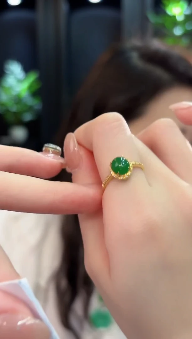 18K金镶嵌戒指翡翠 缅甸A货/支持复检/一件