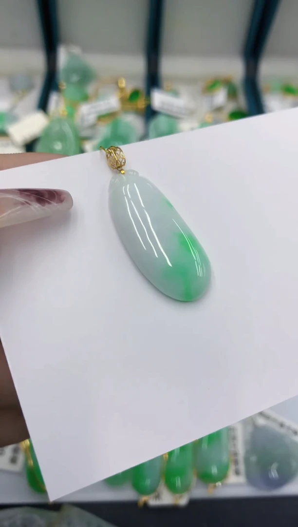 颈饰18K金镶嵌翡翠11111