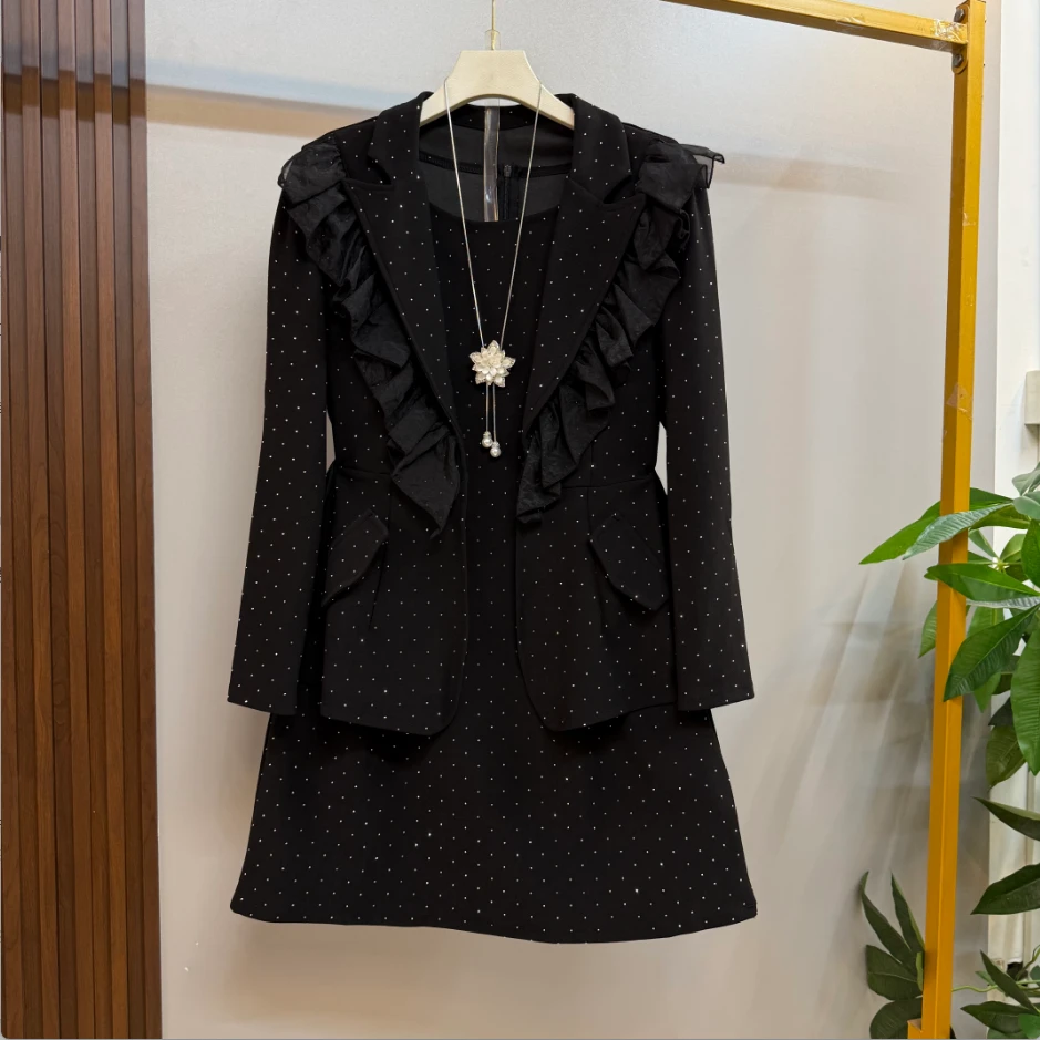 早秋新款时尚气质木耳花也西服外套砍袖十短裙两件套套装