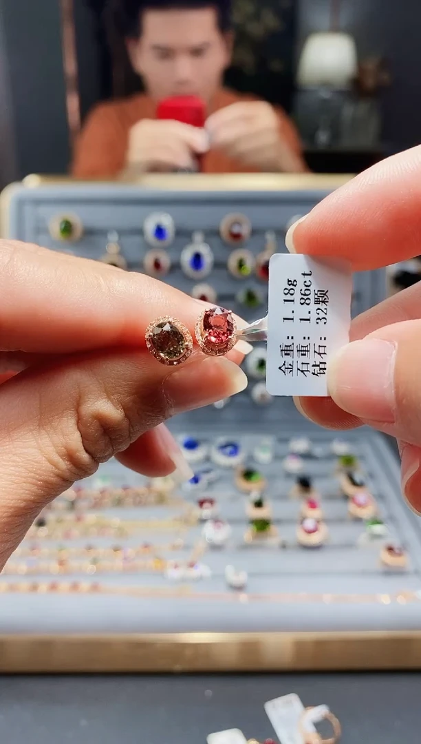 【闪购商品】碧玺耳饰18K金镶嵌1.86配钻