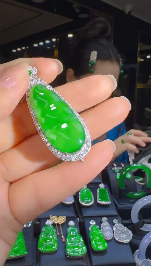 吊坠(赠链)银S925镶嵌翡翠026（多样性发其一）