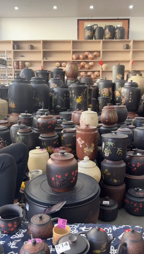 罐瑕疵茶叶罐   185  冬瓜红梅