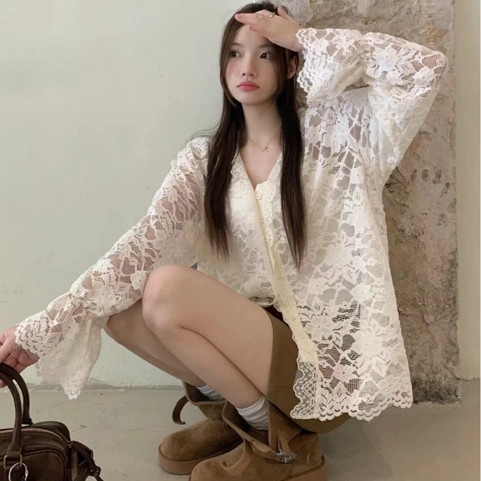 早春时尚V领蕾丝植绒打底衫镂空气质长袖温柔风甜美法式上衣03
