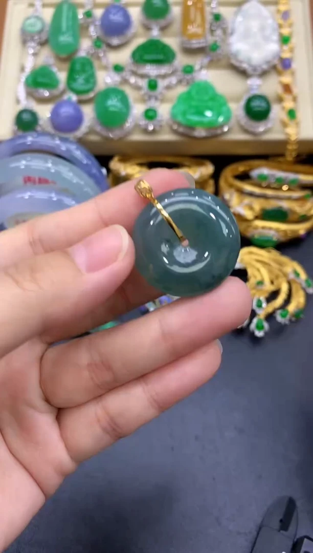 颈饰18K金镶嵌翡翠26-中国好珍宝