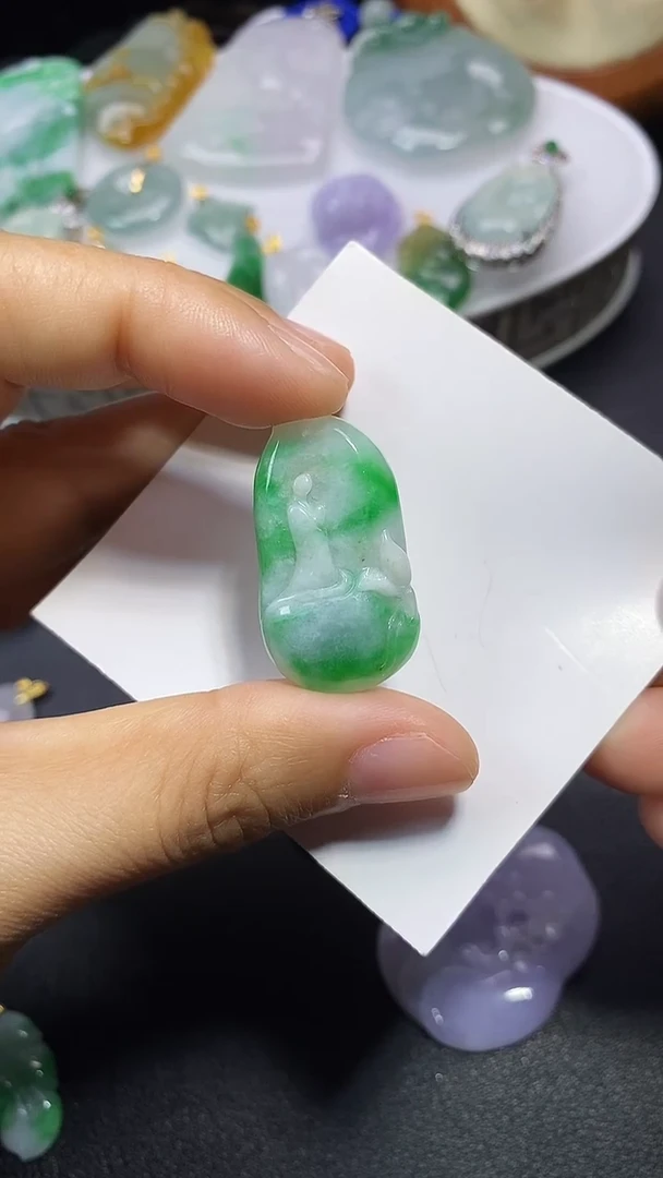 颈饰未镶嵌翡翠吊坠