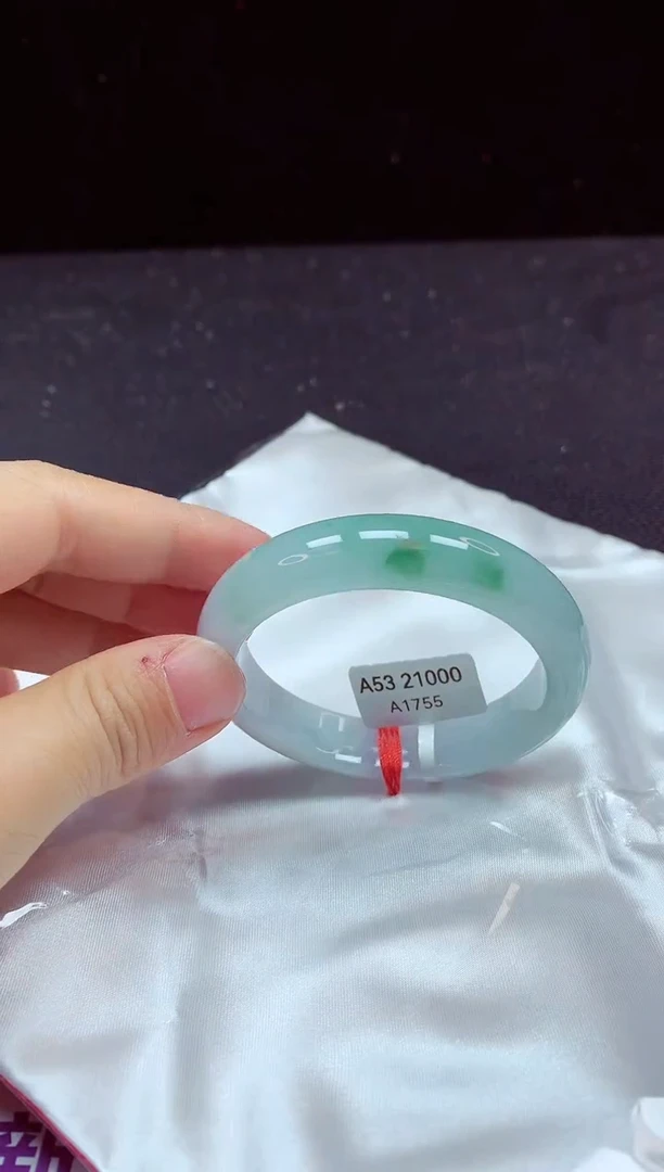【闪购商品】翡翠手镯未镶嵌镯子53+