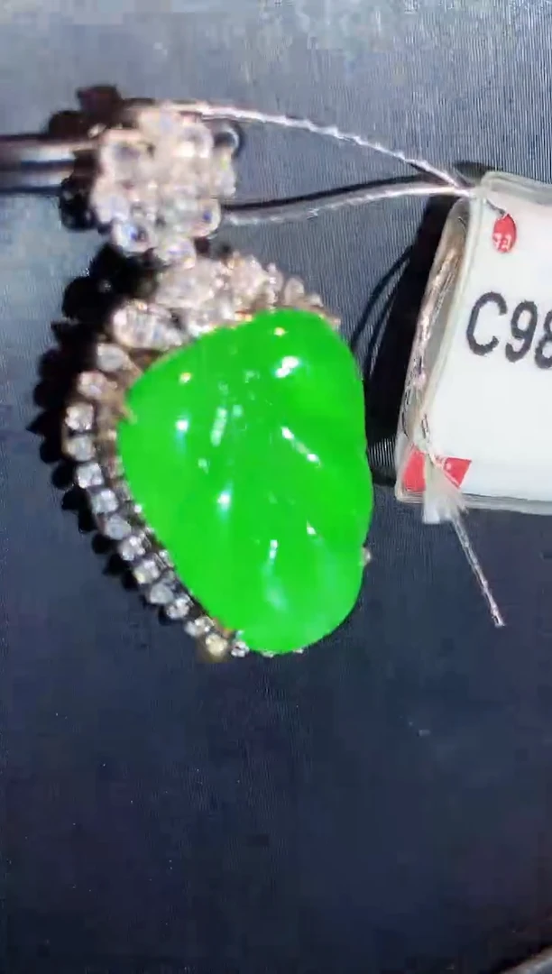 吊坠(不含链)18K金镶嵌翡翠多样性发其一