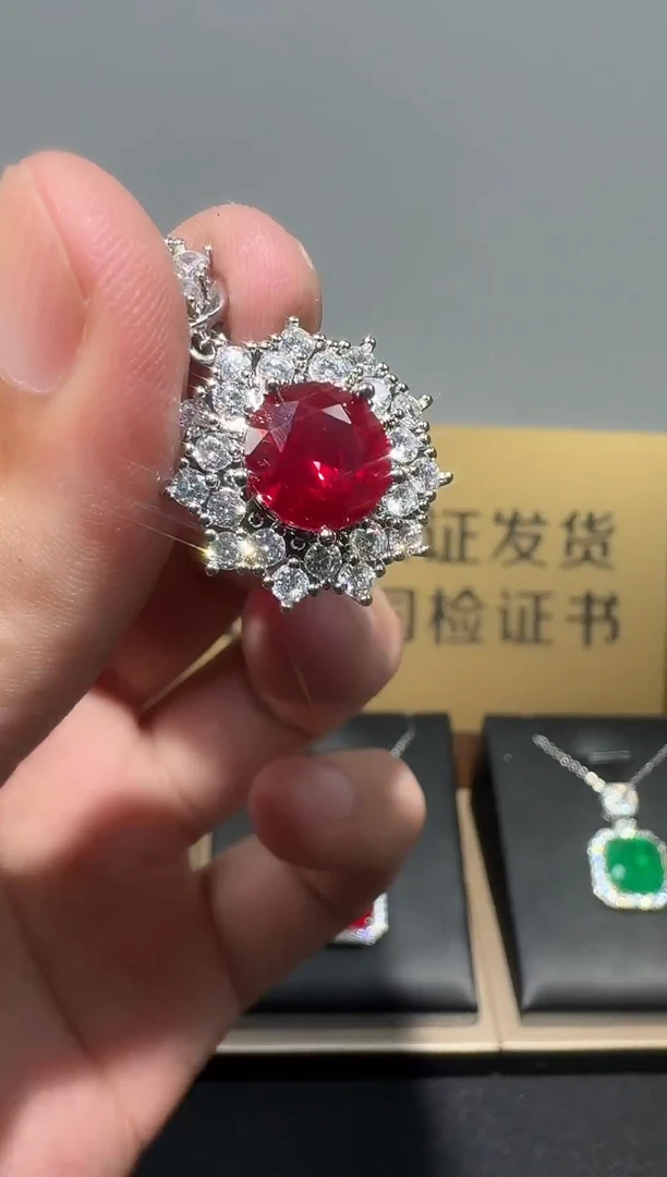 18K金镶嵌戒指红宝石666