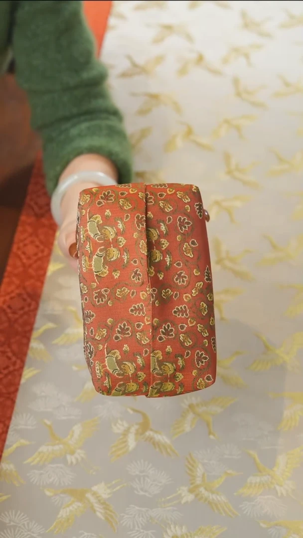 纸巾盒············