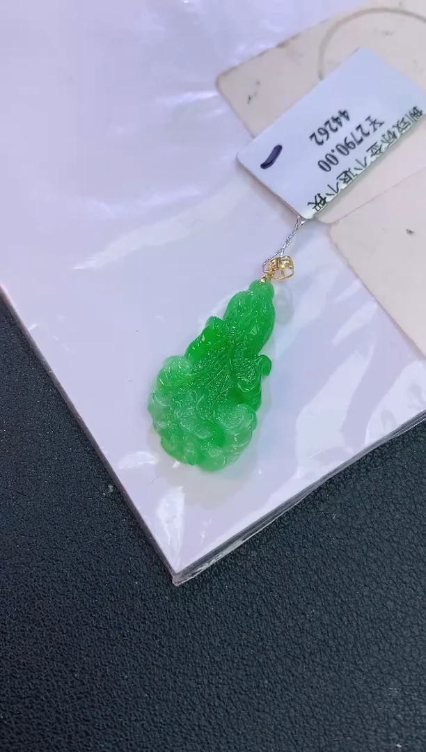 颈饰18K金镶嵌翡翠赠礼盒证书 麦麦