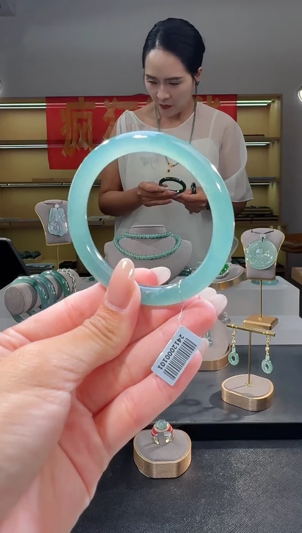 翡翠手镯未镶嵌53圈