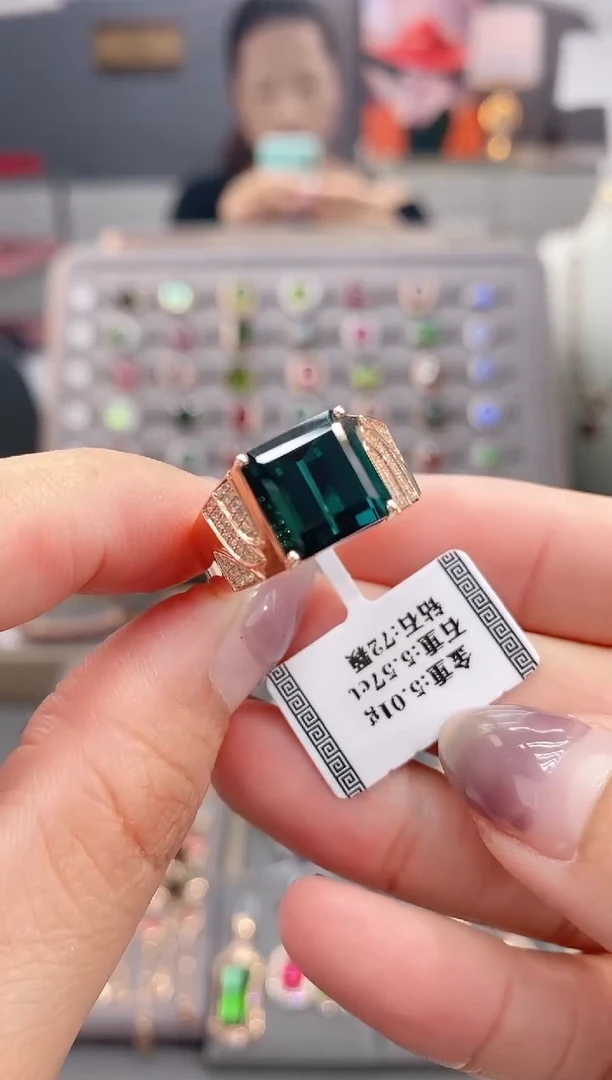 18K金镶嵌戒指碧玺5.57