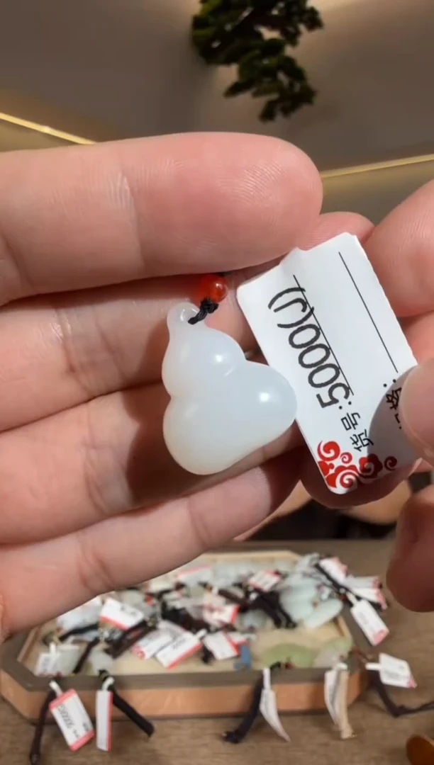 颈饰未镶嵌和田玉1J