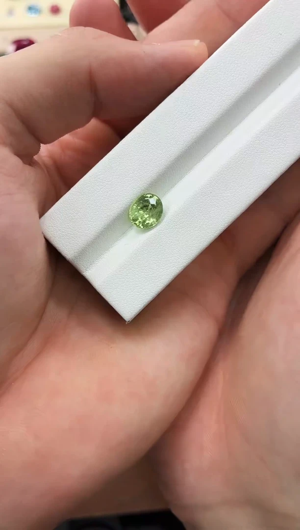 未镶嵌裸石石榴石（沙弗莱）天然沙弗莱石榴石裸石一粒2.41克拉