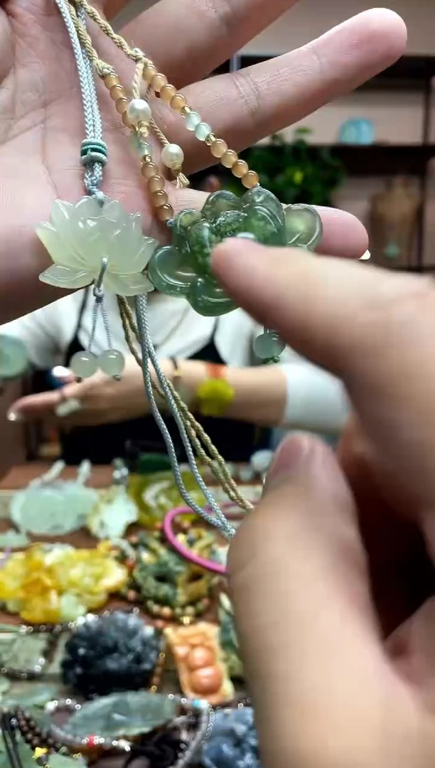 未镶嵌岫玉吊坠·