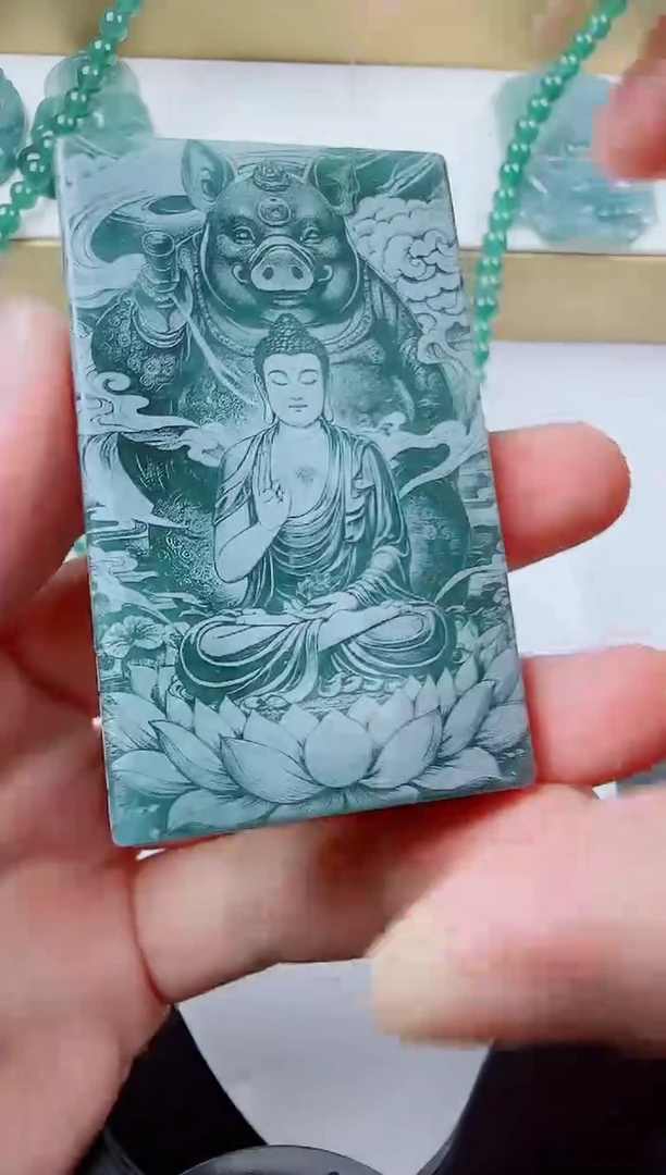 翡翠未镶嵌颈饰猪本命佛
