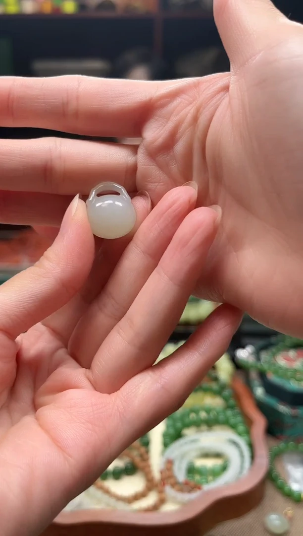 和田玉未镶嵌颈饰小吊坠