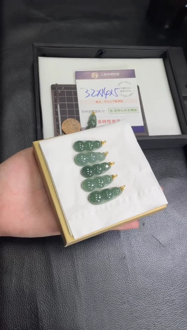 18K金镶嵌挂件翡翠翡翠福豆FL4配绳/多样性发其一CP