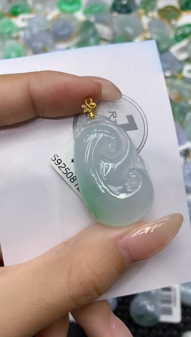 颈饰18K金镶嵌翡翠111111111111