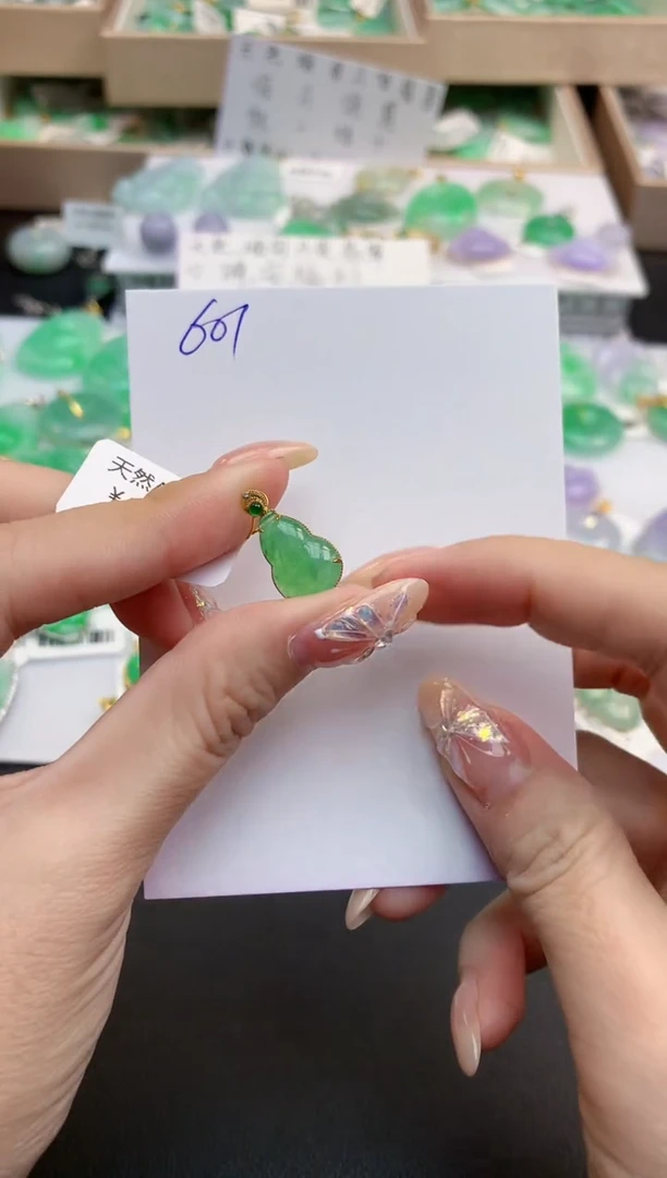 颈饰18K金镶嵌翡翠天然缅甸A货翡翠