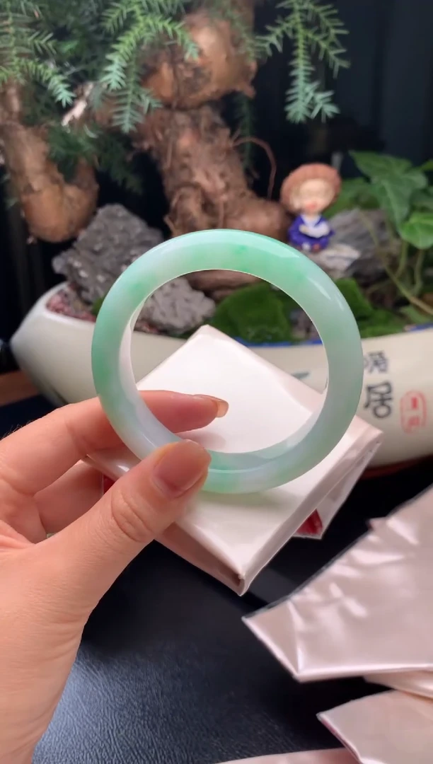 未镶嵌手镯翡翠翡翠绿正圈57+