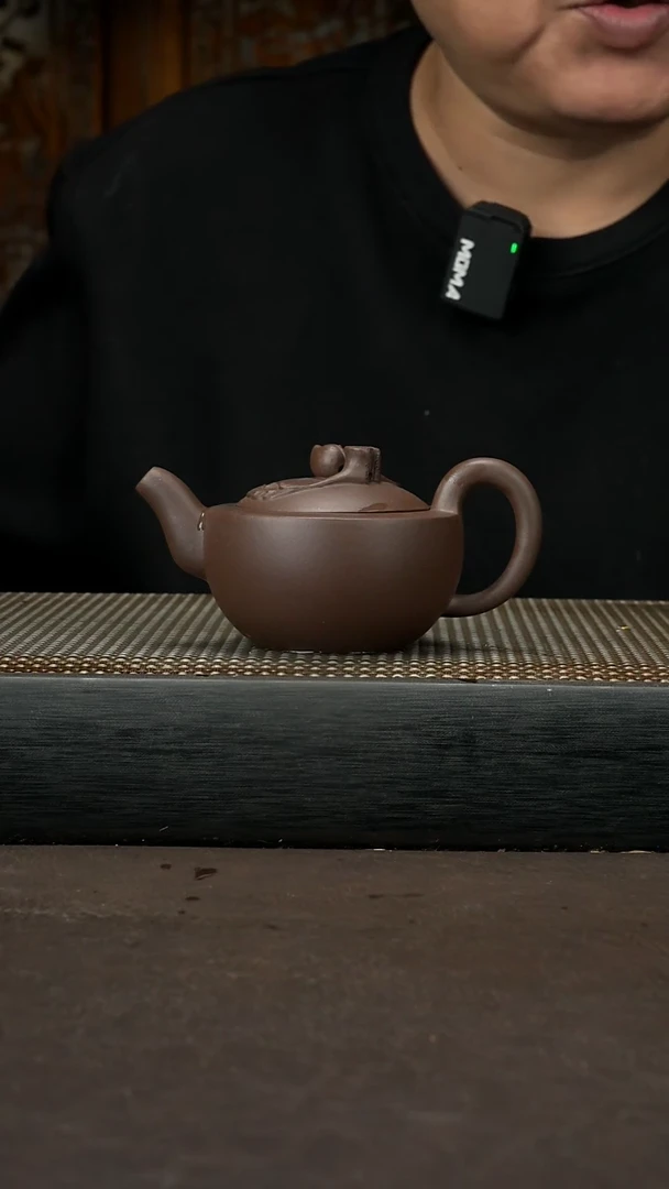 【闪购商品】紫砂茶壶黑星土 寿桃壶 130cc 033