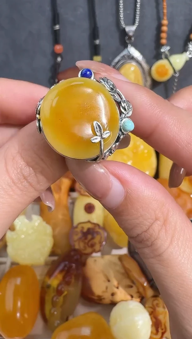 裸石琥珀未镶嵌宝**抱琥珀