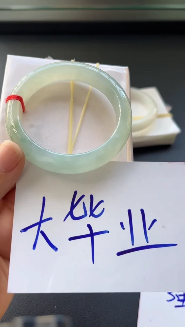 未镶嵌手镯翡翠多人