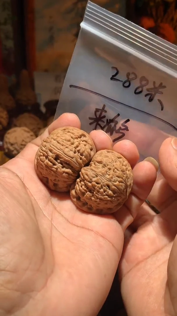 把件桃核来*丰泰文玩  老树密文  40尺寸左右