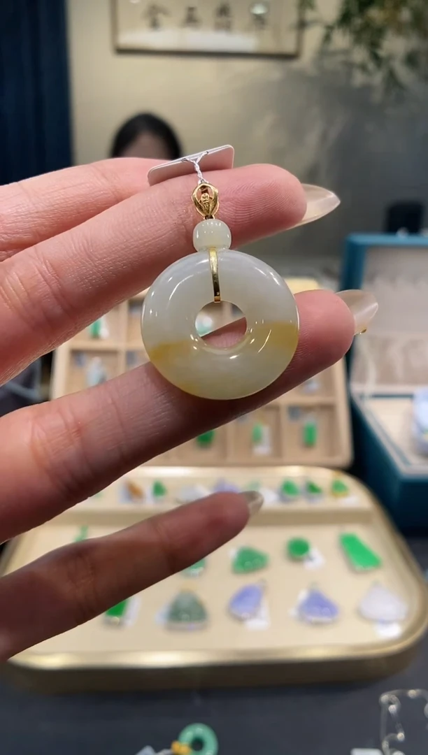 【闪购商品】翡翠吊坠(不含链)18K金镶嵌甜甜圈