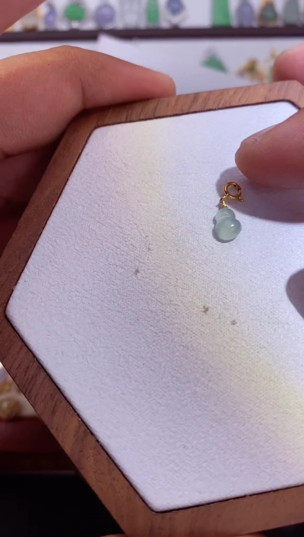 吊坠(不含链)18K金镶嵌翡翠111111