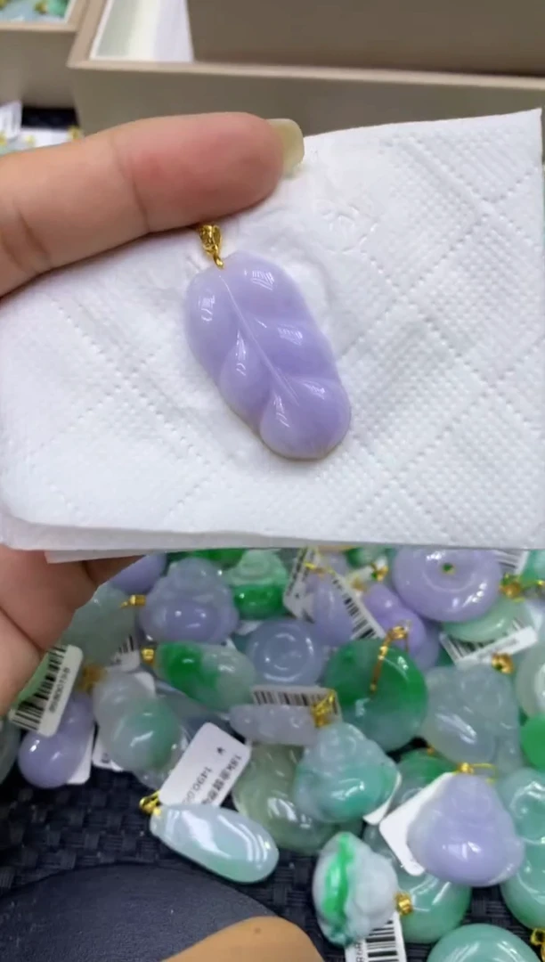 颈饰18K金镶嵌翡翠天然缅甸A货翡翠