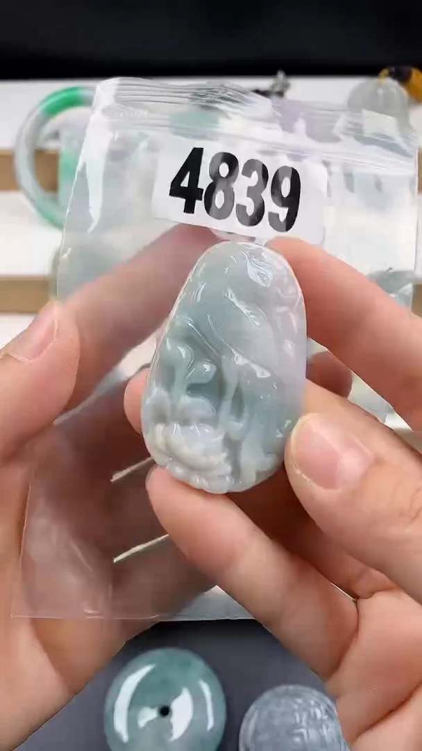 颈饰未镶嵌翡翠天然翡翠吊坠挂件