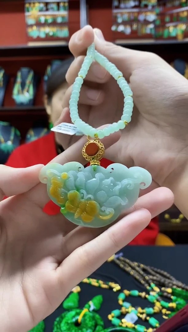 颈饰未镶嵌翡翠吊坠