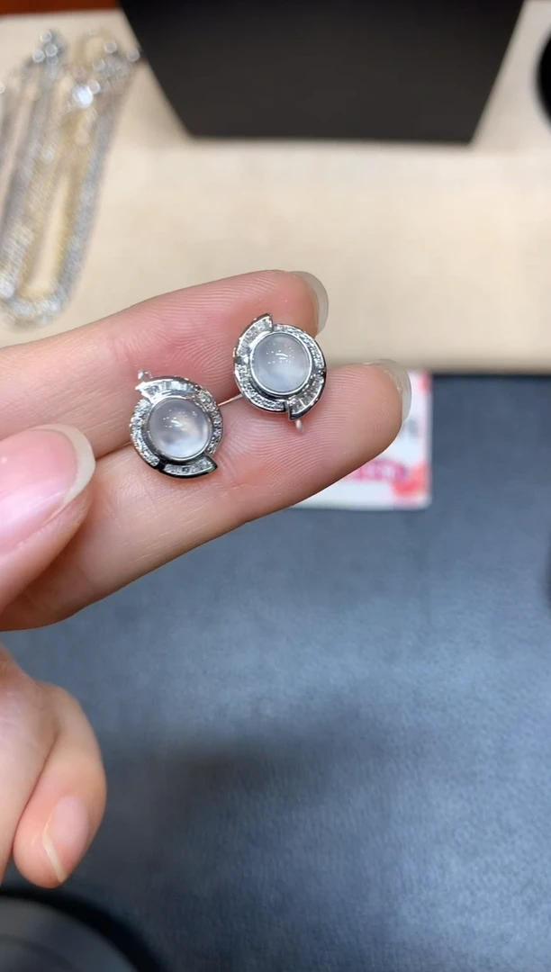 【闪购商品】翡翠耳饰18K金镶嵌【无鉴赏期