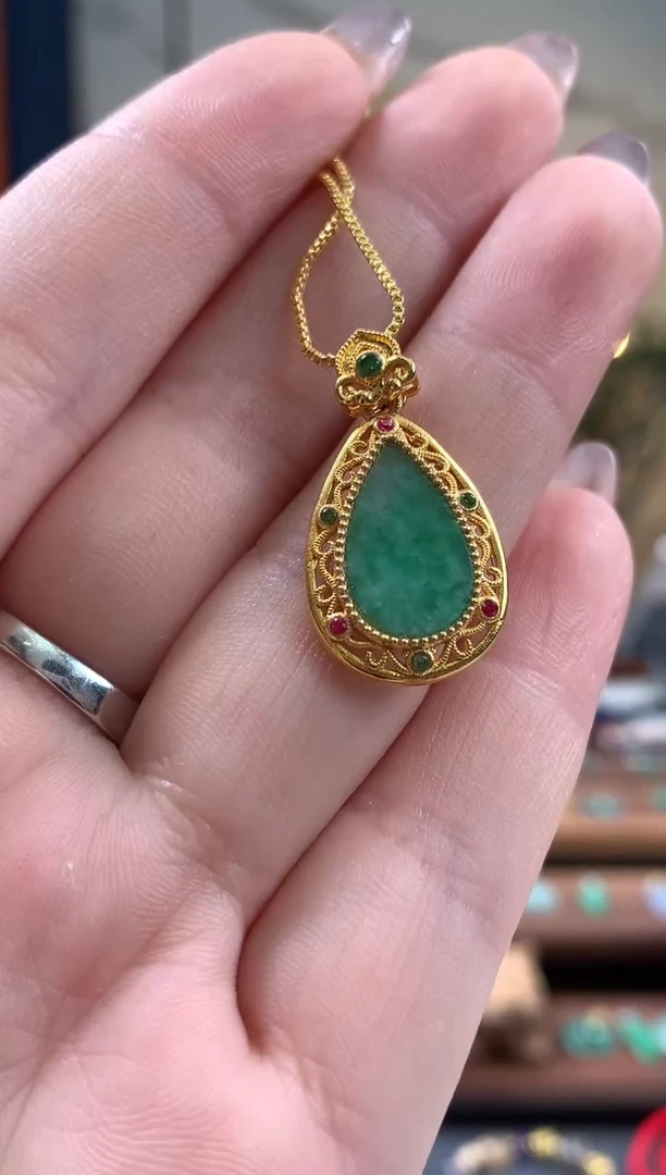 【闪购商品】翡翠吊坠(不含链)18K金镶嵌水滴