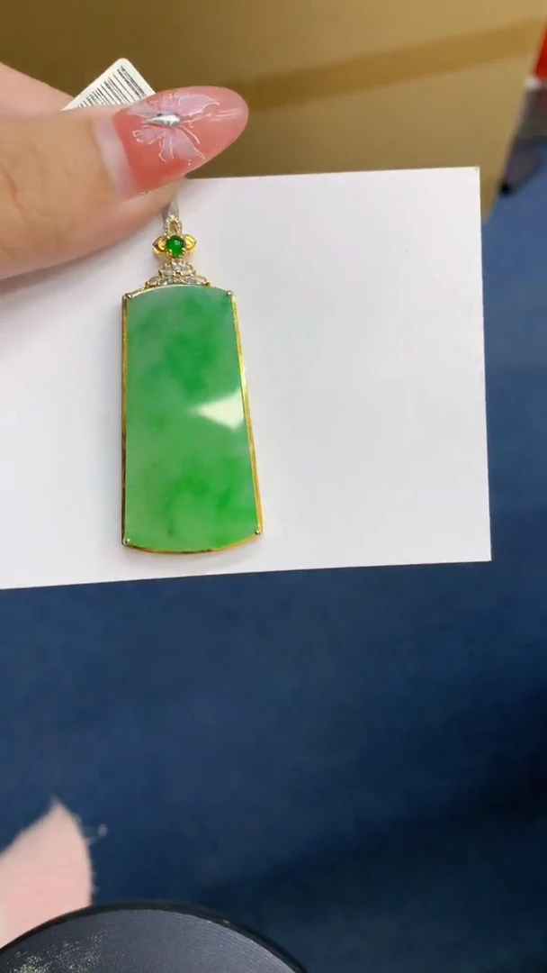 颈饰18K金镶嵌翡翠1