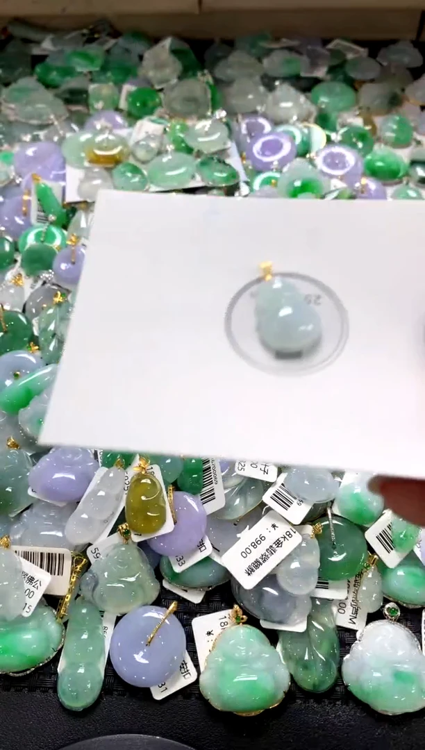 颈饰18K金镶嵌翡翠1111111111111111