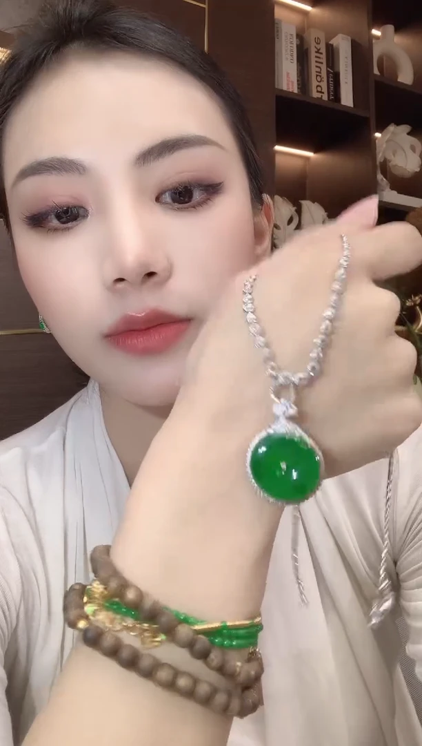 吊坠(不含链)18K金镶嵌翡翠房*C48