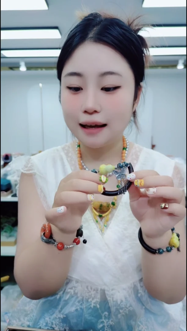 翡翠未镶嵌颈饰2144半镯