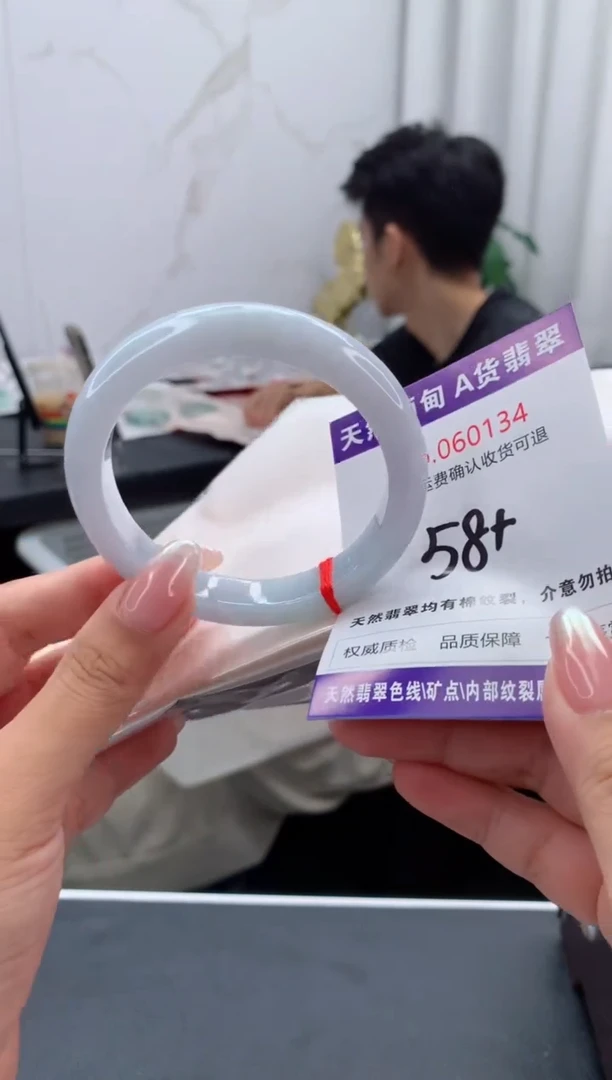 翡翠手镯未镶嵌有纹，完美者勿拍