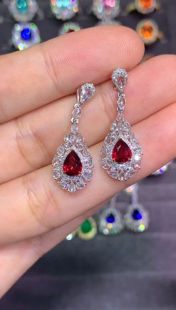 18K金镶嵌耳饰红宝石1.21CT